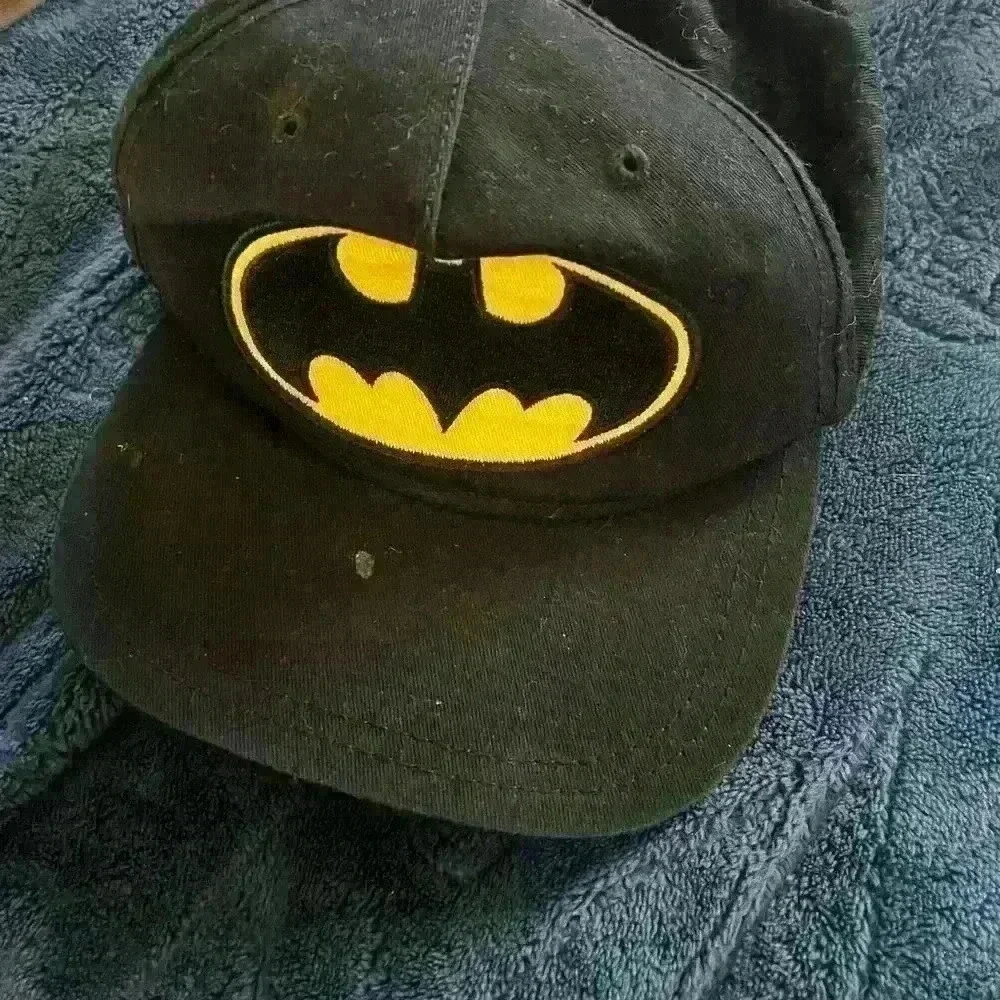 Batman hat youth. Good condition.